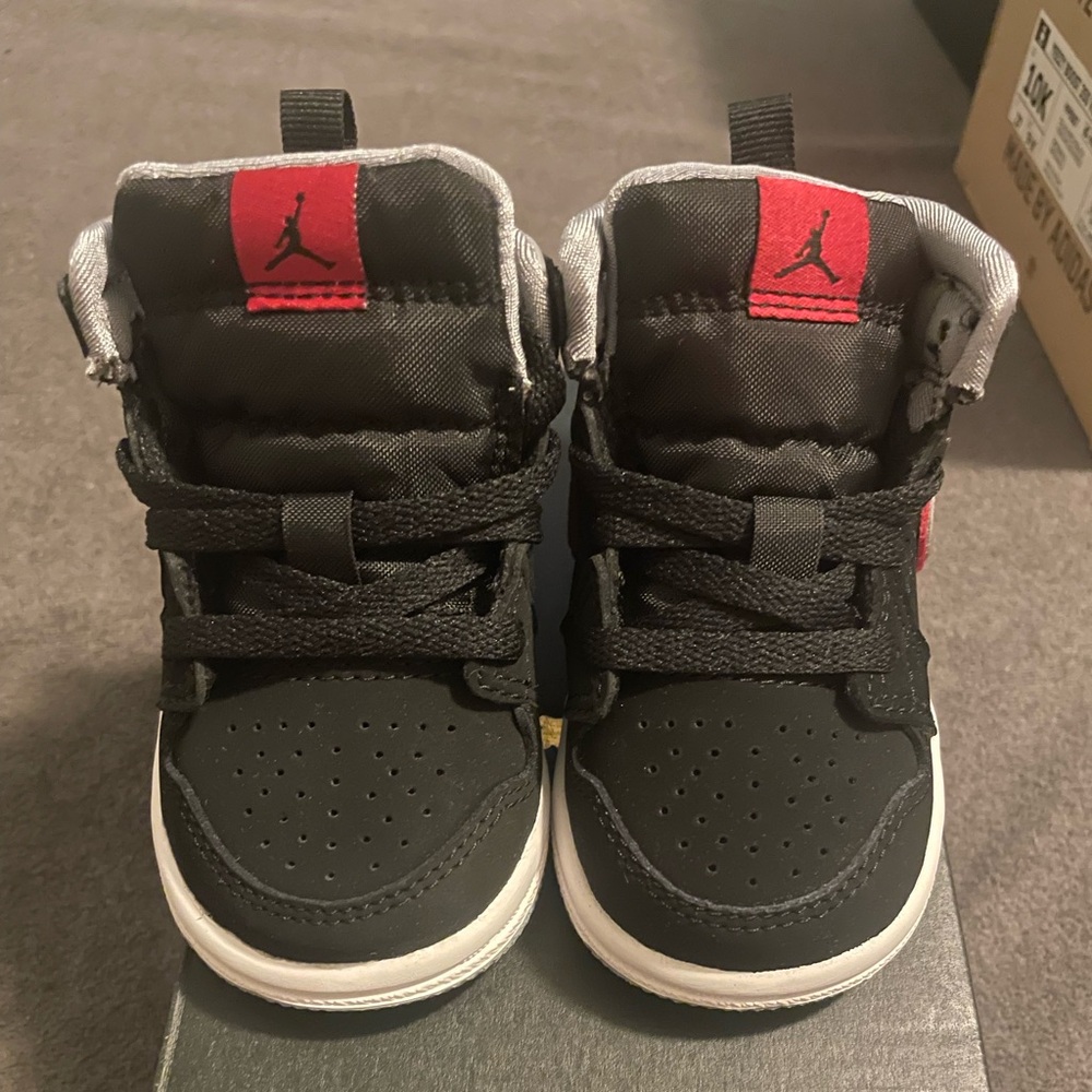 Jordan Kids Sneakers - Black and Gray - size 4C